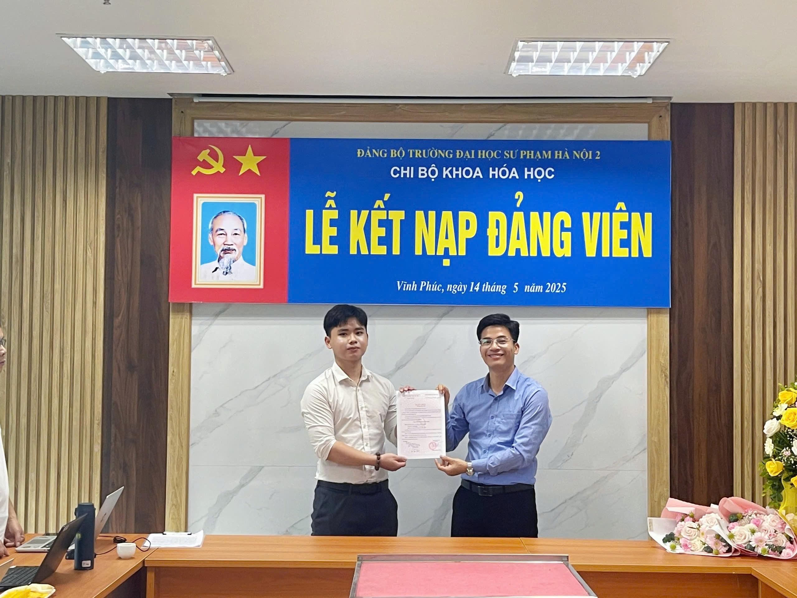Chi bộ Khoa Hóa học tổ chức Lễ kết nạp Đảng viên mới 