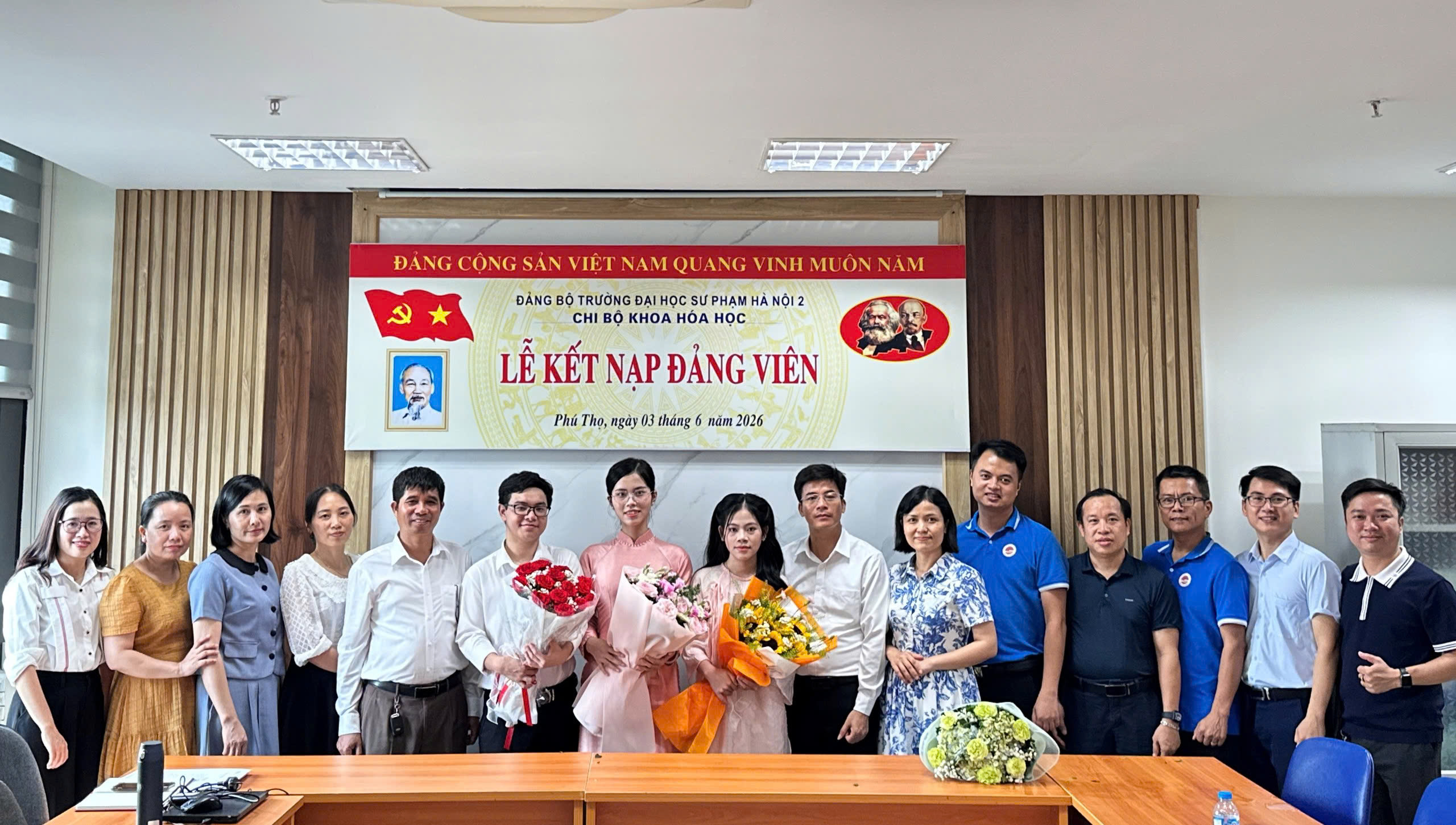 Sinh viên Khoa Hóa học vinh dự được đứng trong hàng ngũ của Đảng
