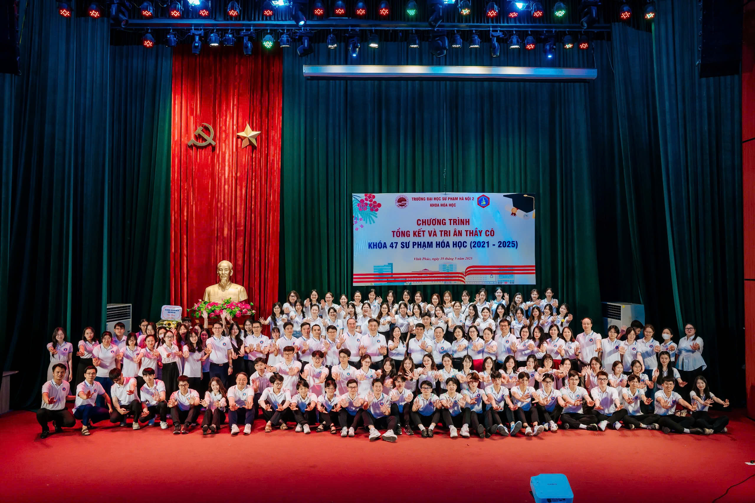 Chương trình tổng kết và tri ân thầy cô của sinh viên K47 Sư phạm Hóa học
