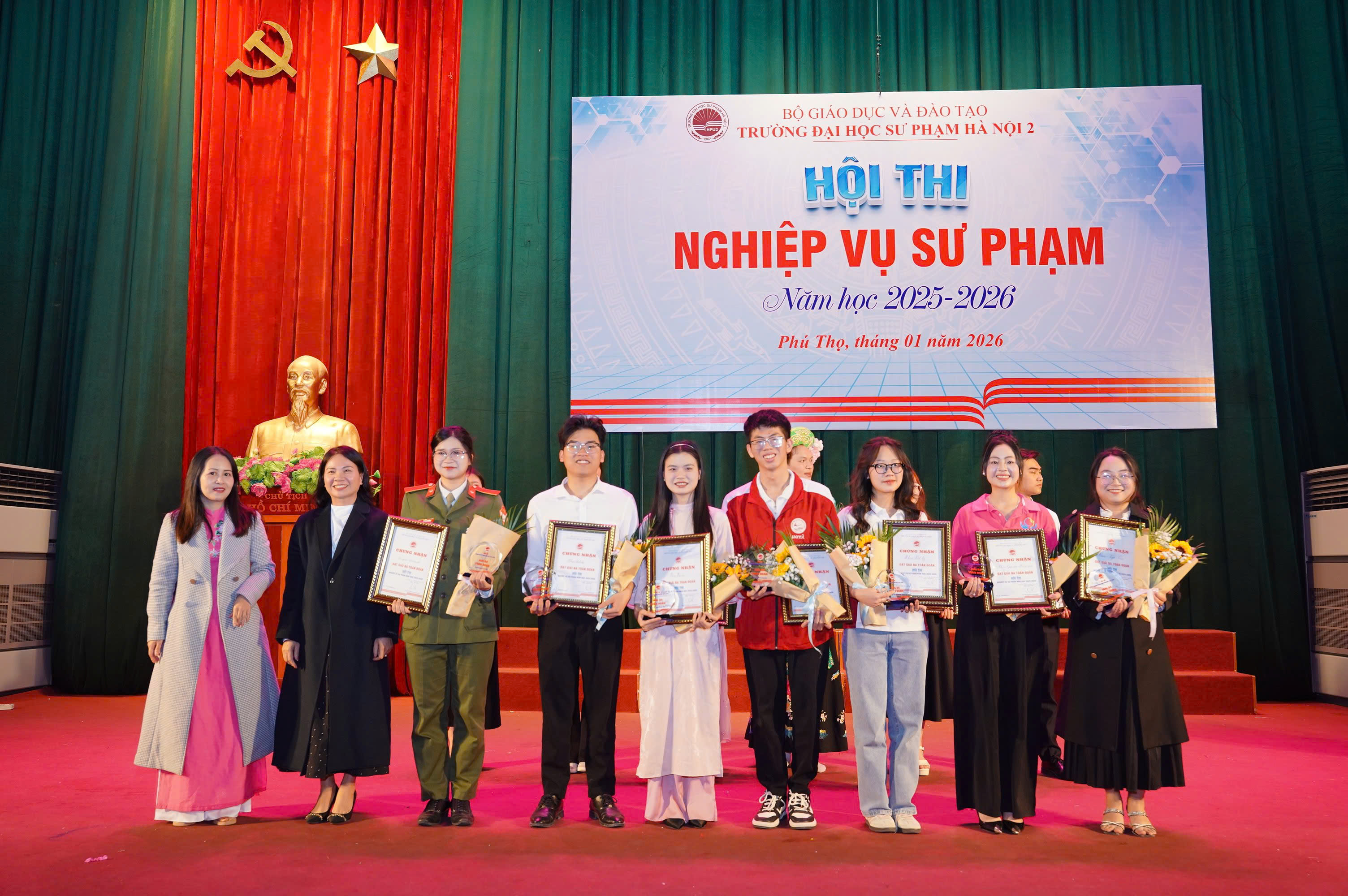 Sinh viên khoa Hóa học tham gia Hội thi Nghiệp vụ sư phạm cấp Trường, năm học 2025 - 2026