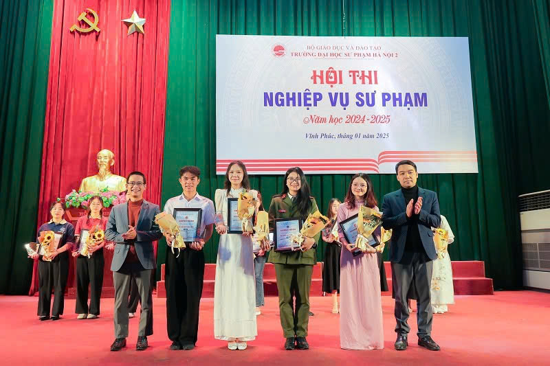 Khoa Hóa học đạt giải Nhì toàn đoàn trong Hội thi Nghiệp vụ sư phạm cấp Trường năm học 2024 - 2025