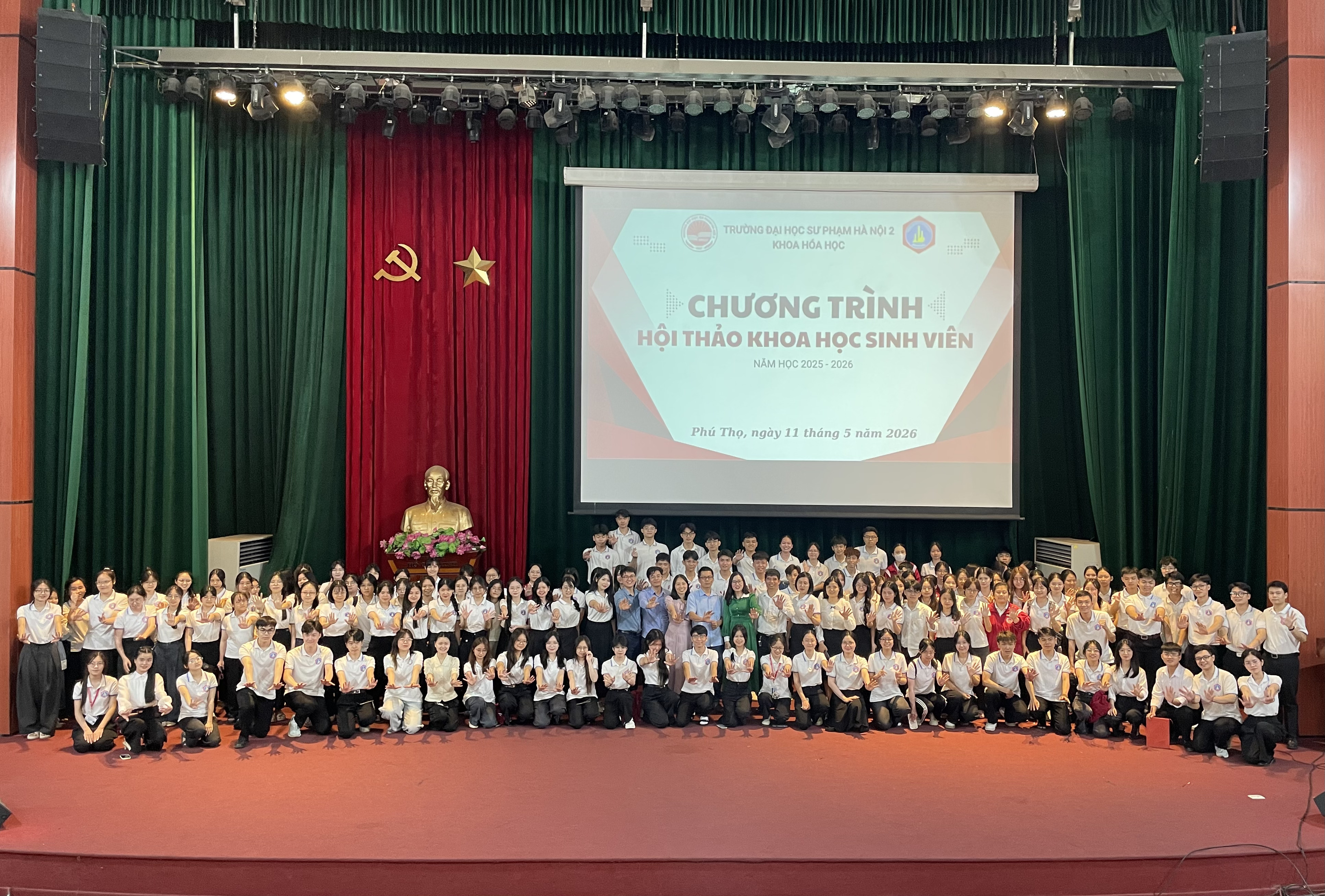 Hội thảo khoa học sinh viên Khoa Hóa học năm học 2025 - 2026: Sôi nổi tinh thần nghiên cứu khoa học và sáng tạo