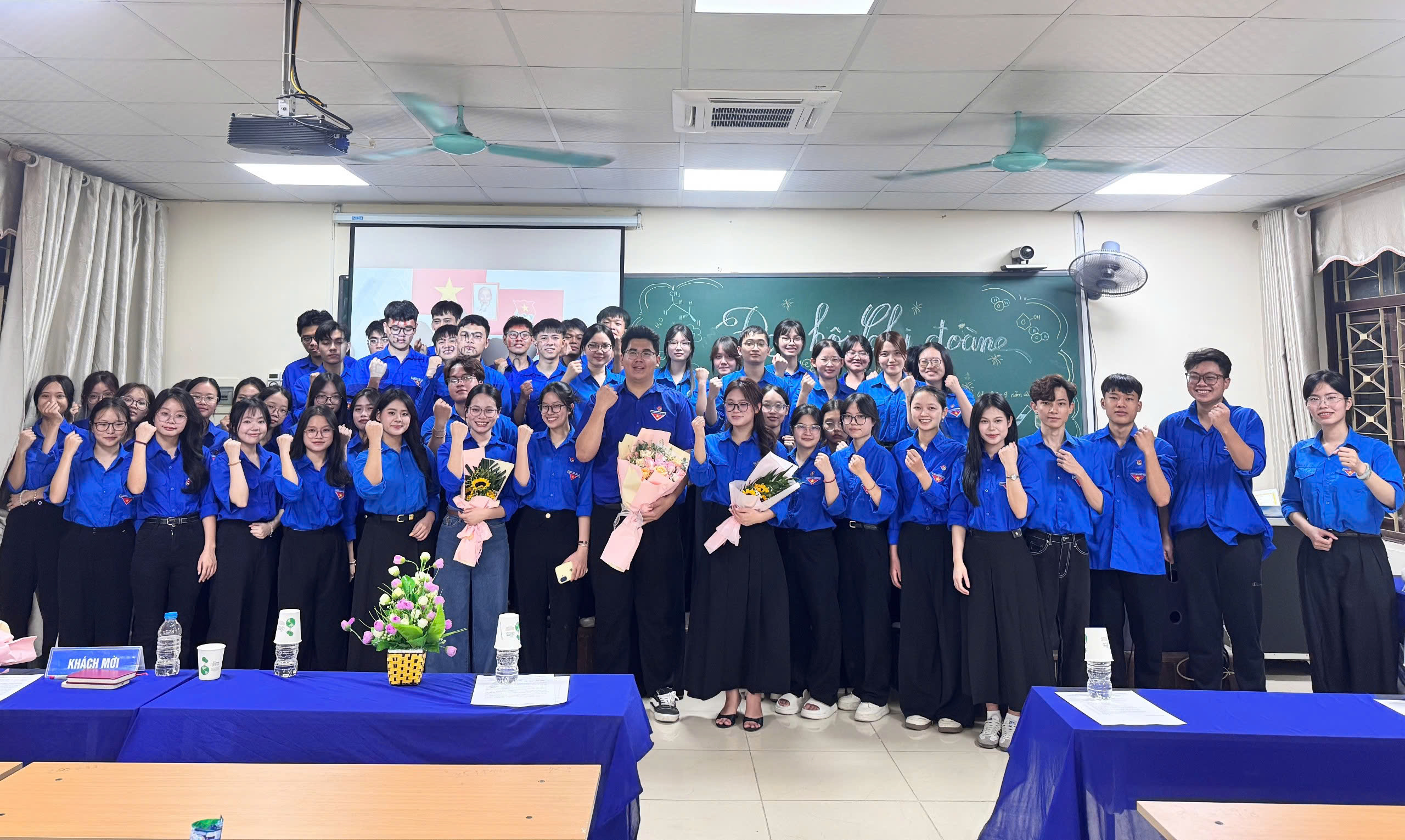 Chúc mừng đại hội các chi đoàn sinh viên Khoa Hóa học nhiệm kỳ 2026 - 2027 thành công tốt đẹp