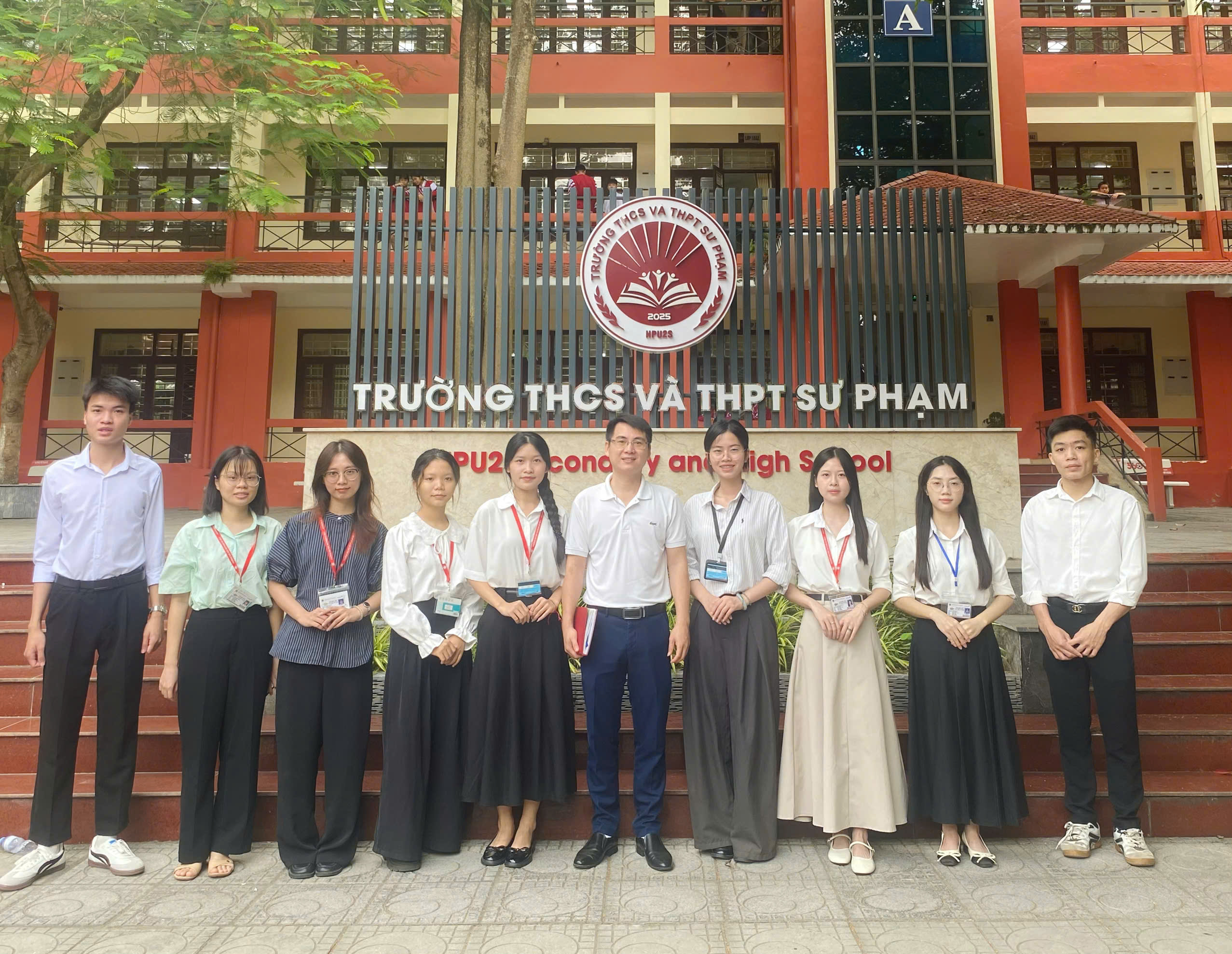 Sinh viên khoa Hóa học trải nghiệm thực tế qua hoạt động dự giờ tại các trường phổ thông
