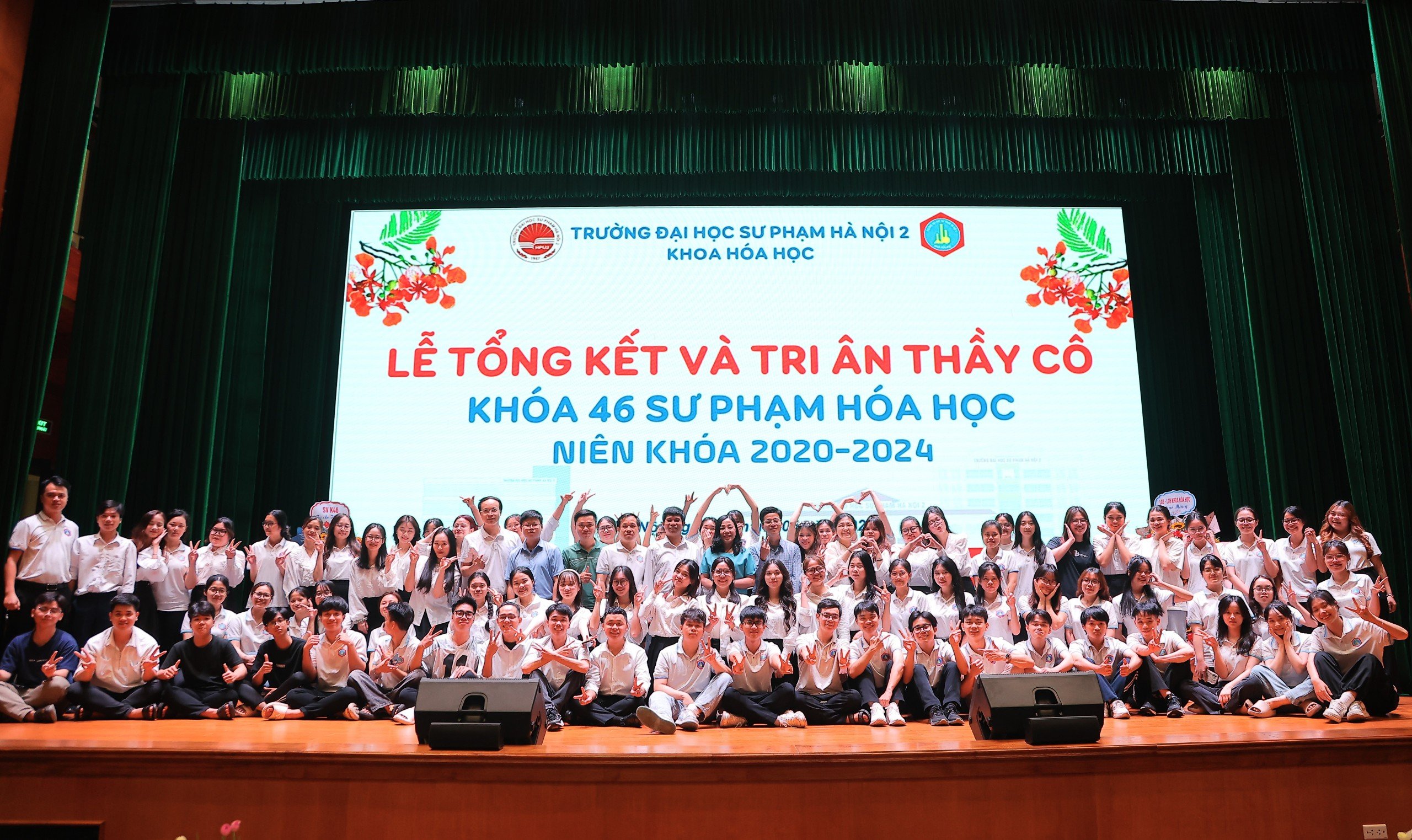 Cảm xúc đặc biệt trong chương trình tổng kết và tri ân thầy cô của sinh viên K46 Sư phạm Hóa học