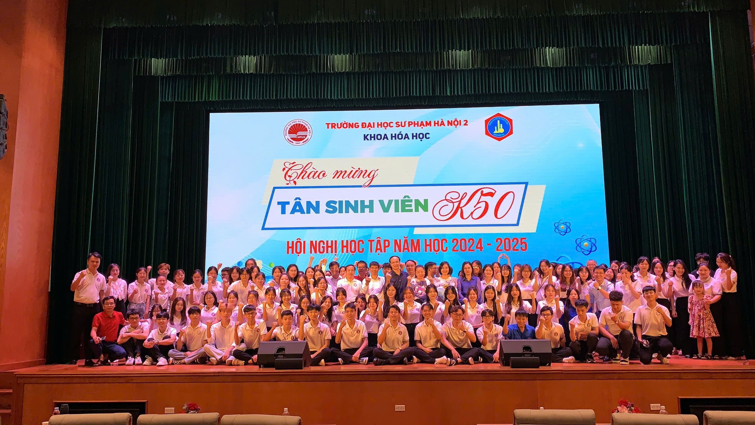 Tưng bừng không khí chào Tân sinh viên K50 và Hội nghị học tập khoa Hóa học năm học 2024 - 2025